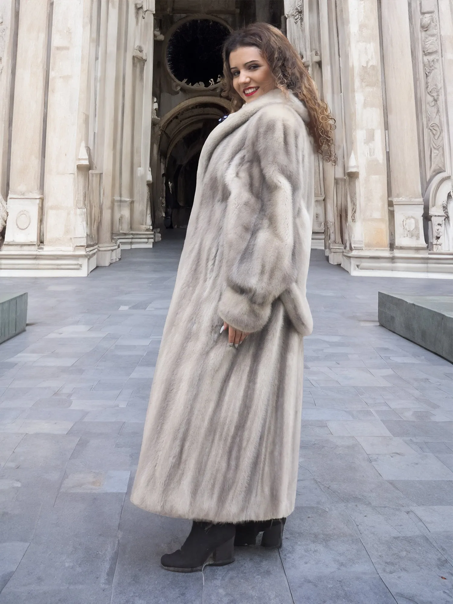 Canadian Sapphire Mink Fur Coat M