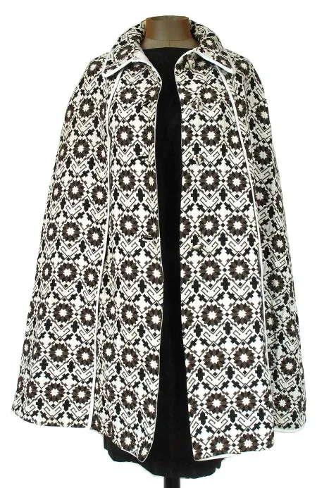 Lilli Ann Graphic Cape