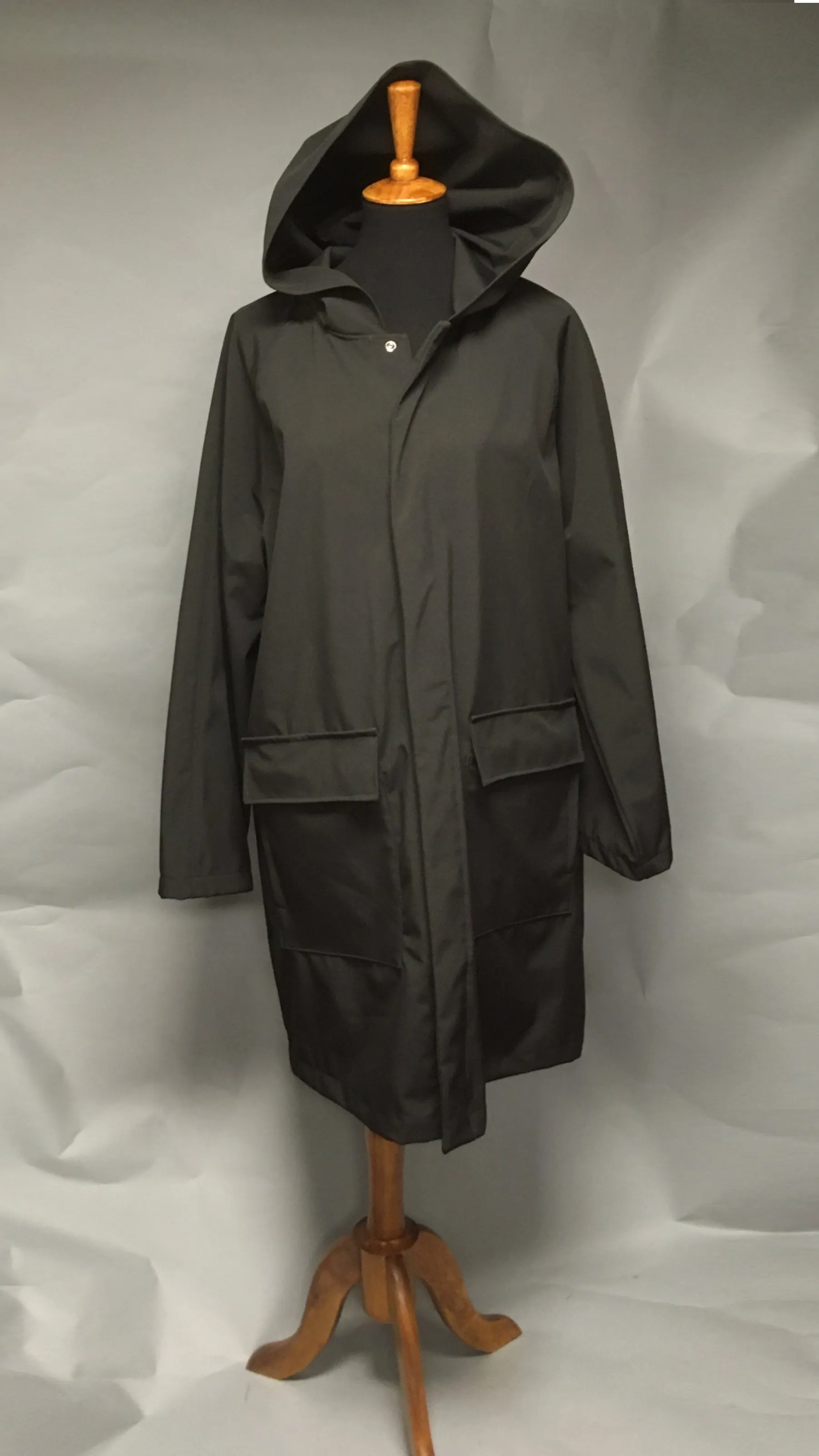 *Men's Black Mesh Lined Snap Raincoat (SM0220A)