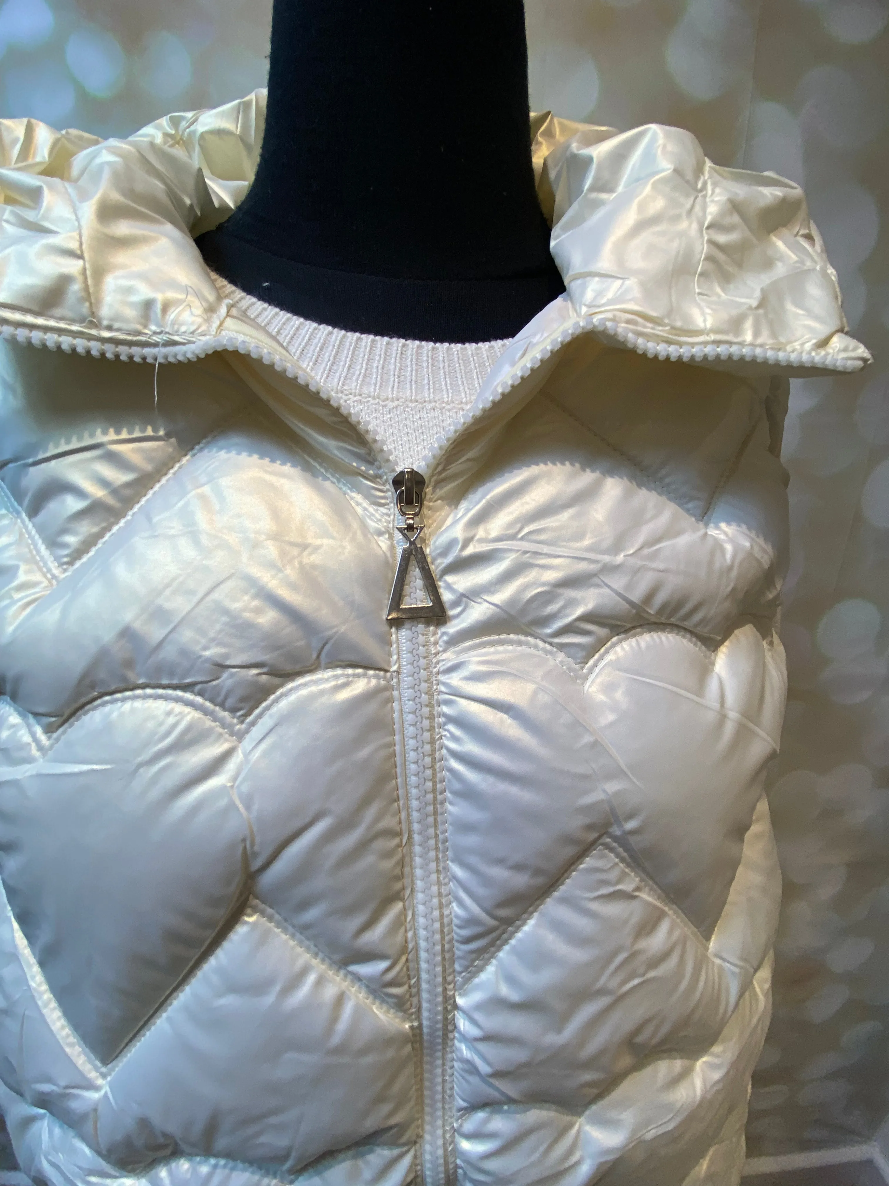 Short quilted metallic gilet