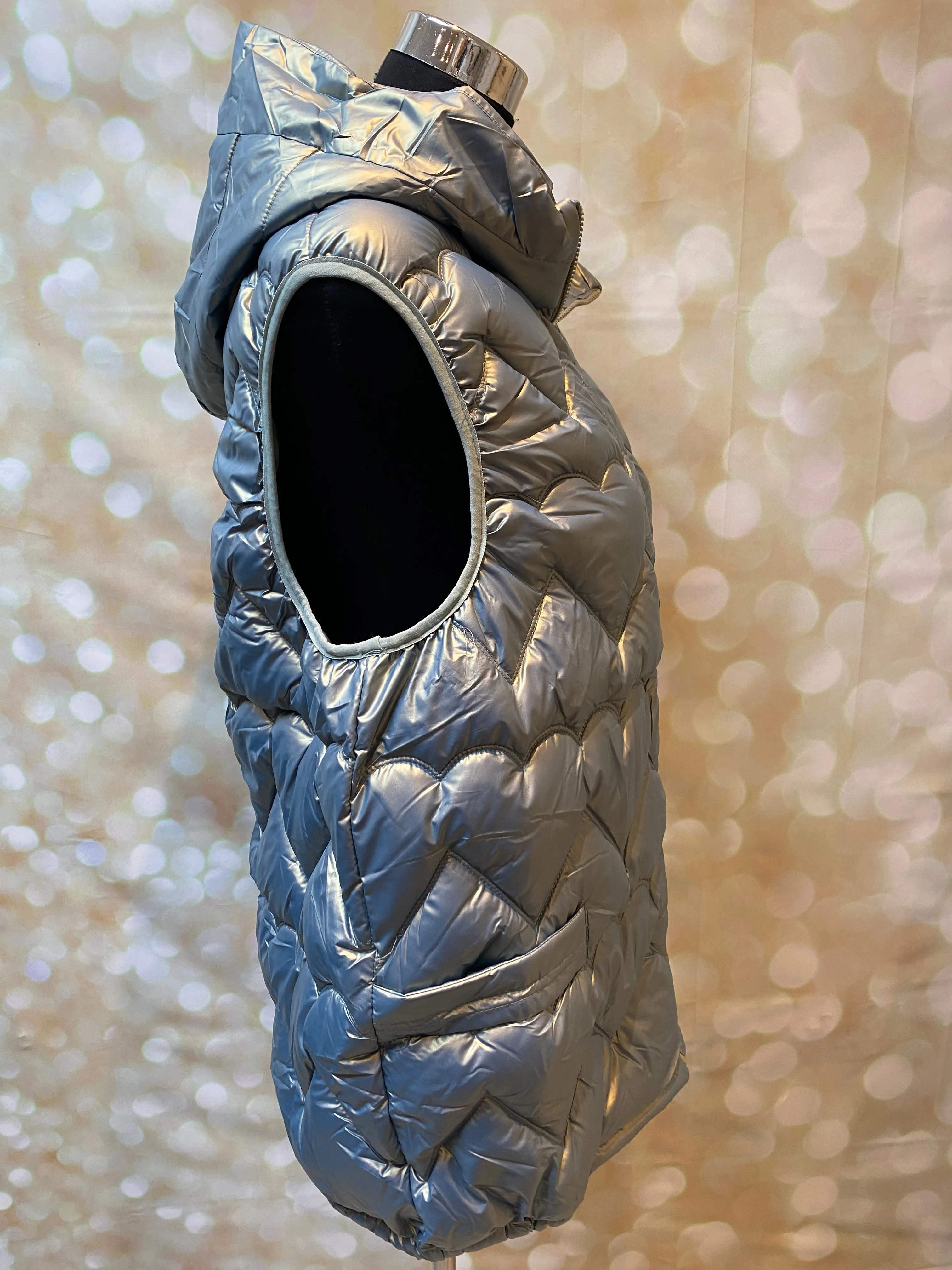 Short quilted metallic gilet