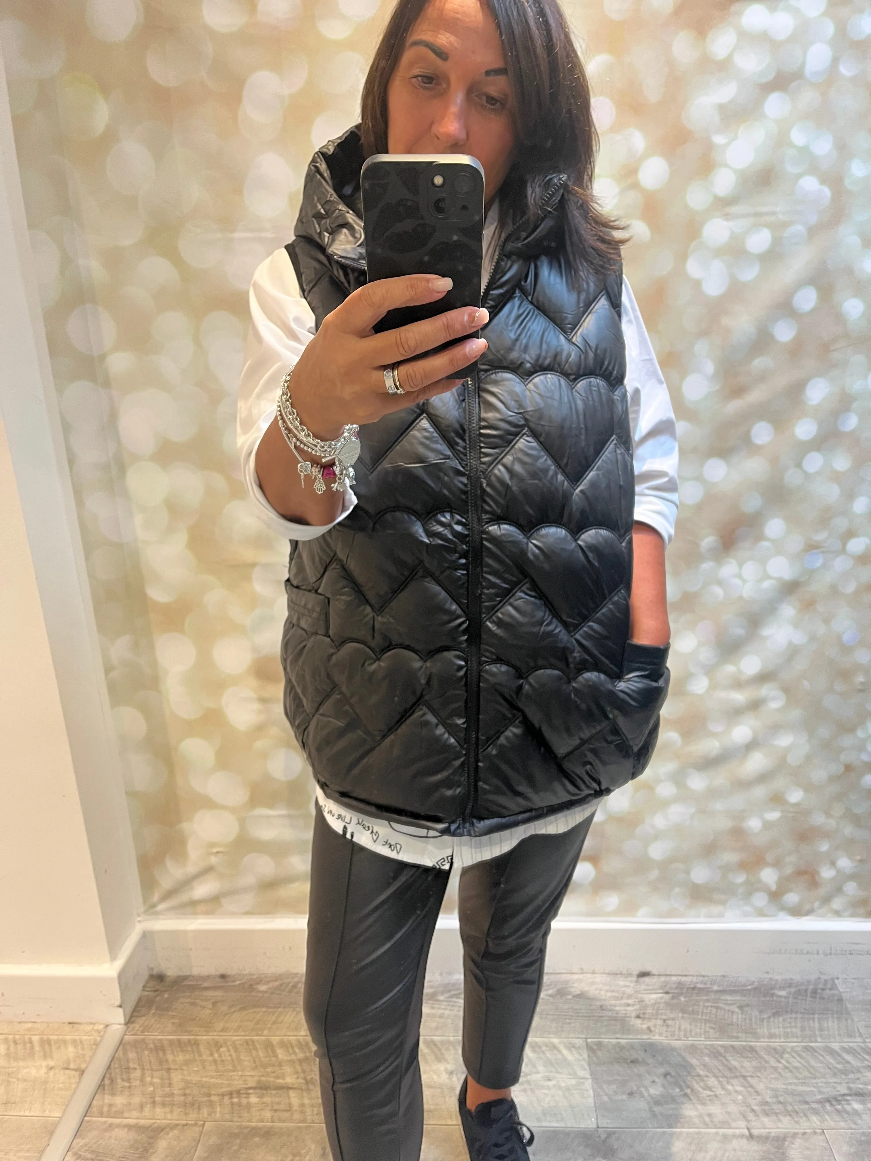 Short quilted metallic gilet