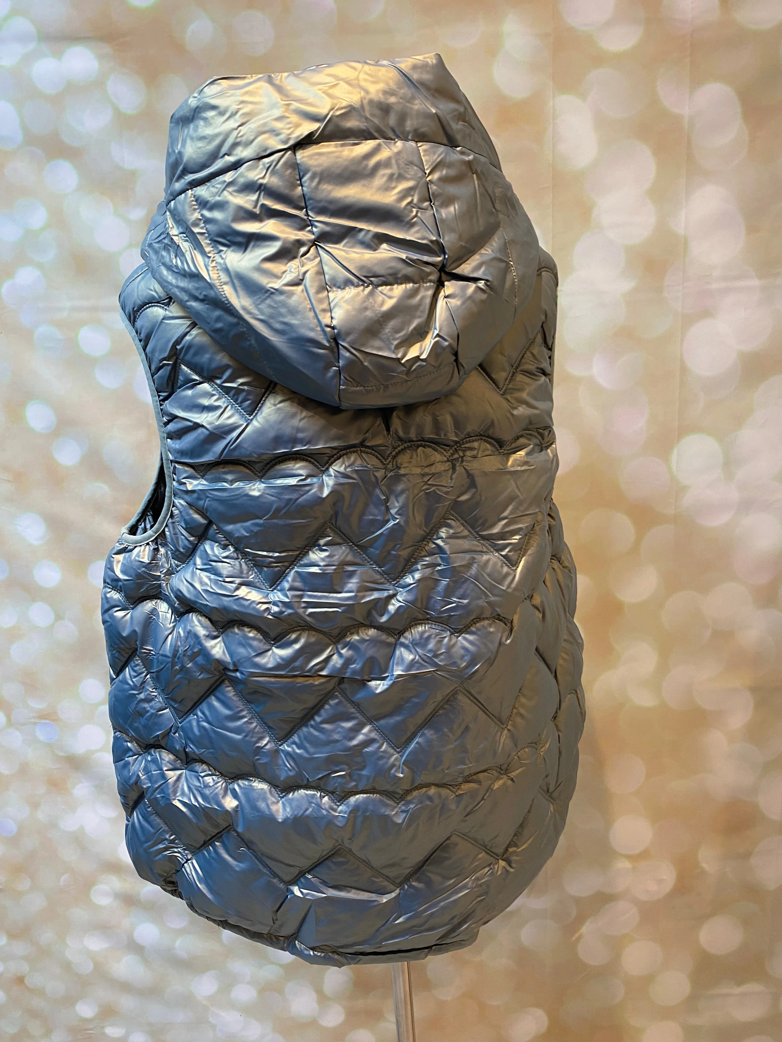 Short quilted metallic gilet