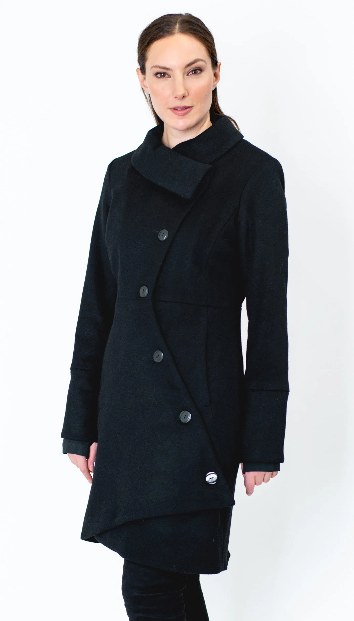 Swerve Coat in Wool/ Nylon/Cashmere / Black